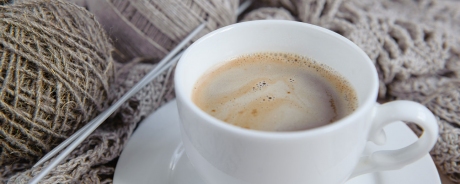 Stricken bei einer Tasse Kaffee